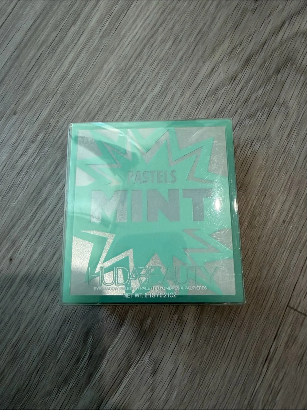 HUDA BEAUTY Pastels Mint Eyeshadow Palette — Mint, Coral, Teal, Gold